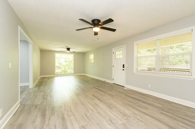 Foto del edificio - 405 Dempsey Ln
