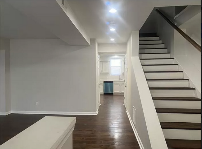 Building Photo - 3 bedrooms 3 bathroom Completely Rehabbed ...