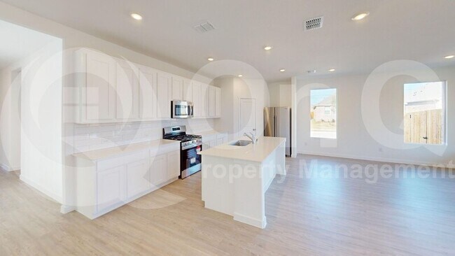 Foto del edificio - 7028 Ash Ln