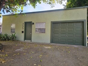 Building Photo - 735-745 Grand Ave