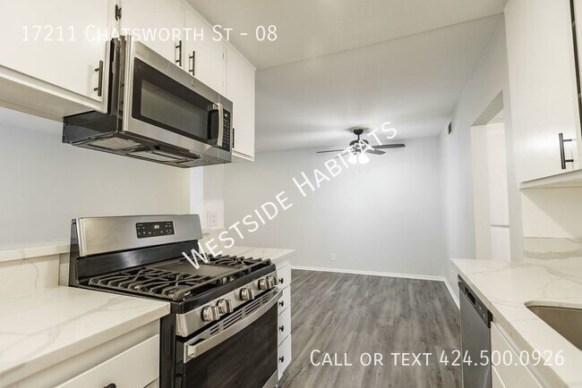 Foto del edificio - 17211 Chatsworth - Gorgeous, fully renovat...