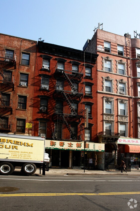Foto del edificio - 160 E Broadway