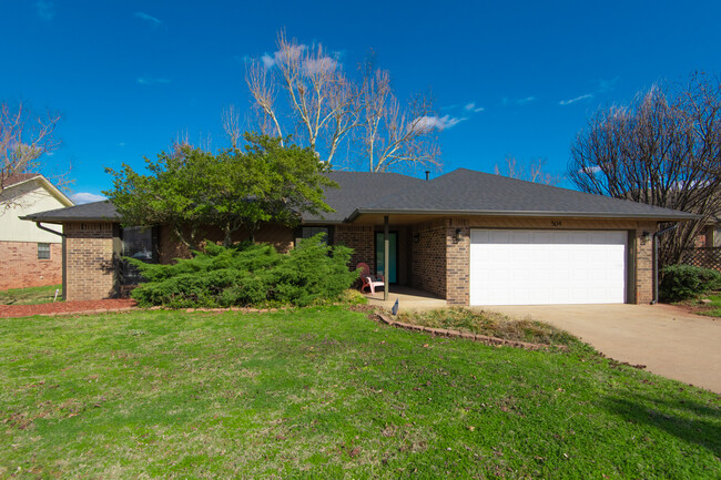 Building Photo - 504 S Country Side Trail