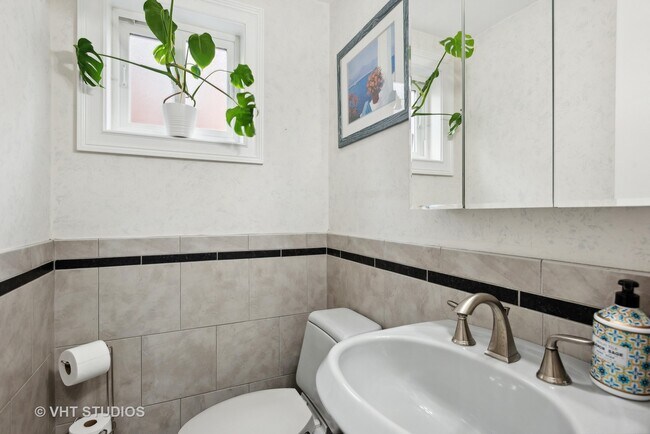 Building Photo - 161 Village Ct