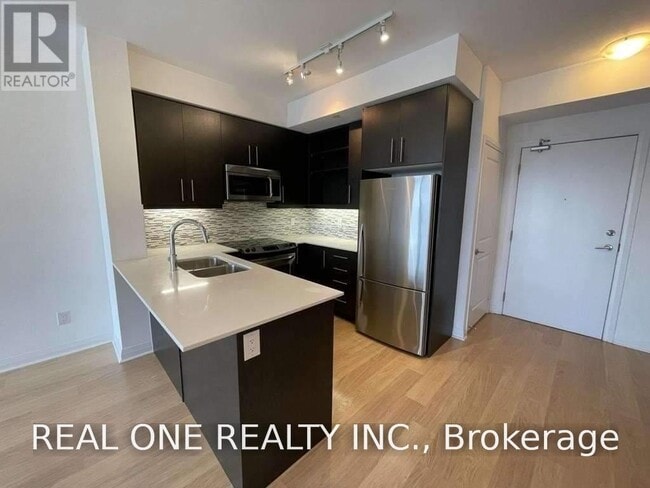 Building Photo - 55 Oneida Crescent