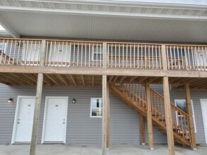 Building Photo - 200 cedar cove lane