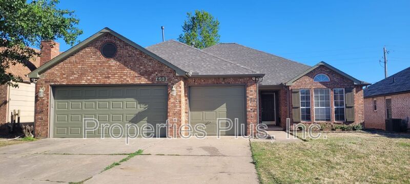 Foto principal - 600 E Helena St