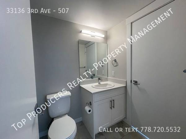 Building Photo - Studio Apartment