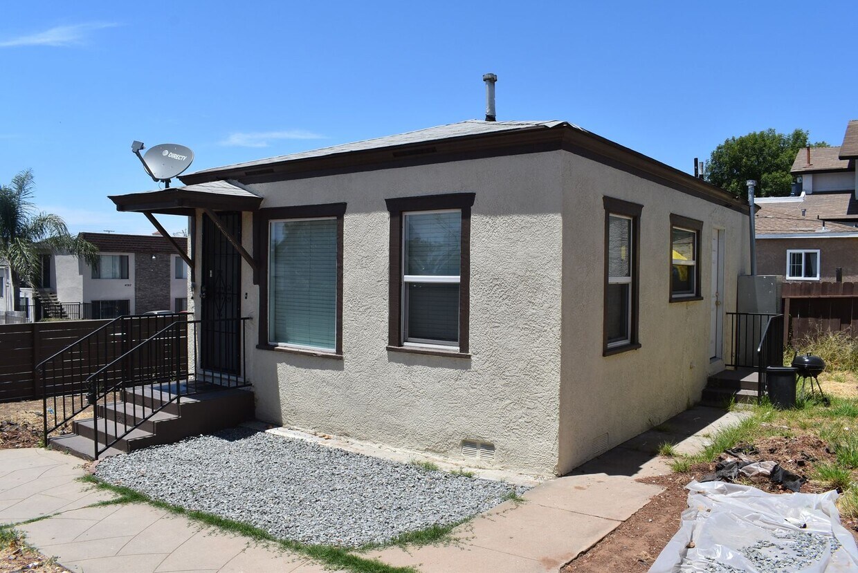 Primary Photo - 1 Bedroom 1 Bath University Heights