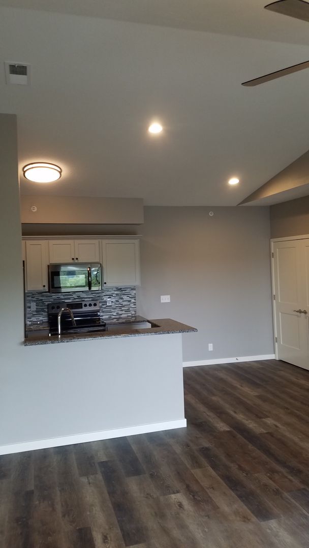 Building Photo - 325 Majestic Dr