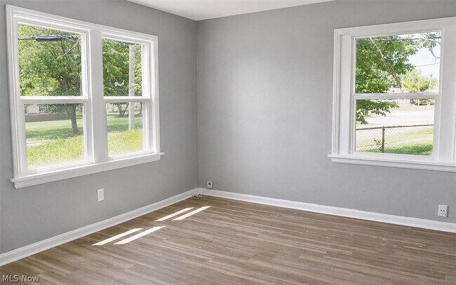 Foto del edificio - 4197 E 160th St