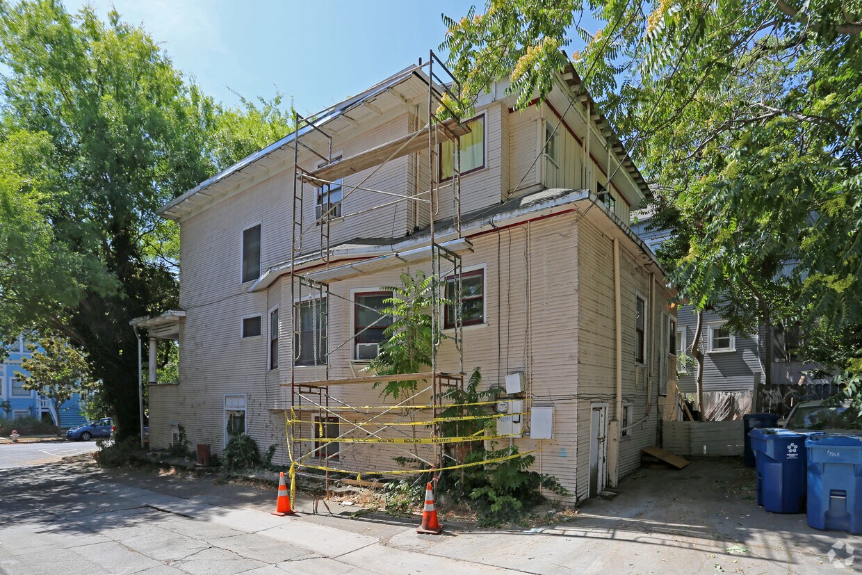 Primary Photo - 1416 22nd St