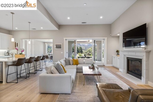 Building Photo - 205 Seclusion Valley Way