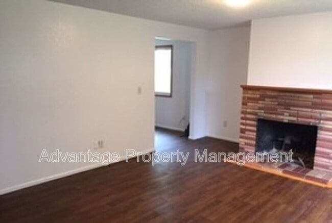 Building Photo - 1104 NE North Nebergall Loop