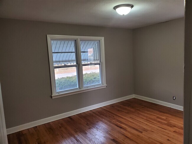 Building Photo - 329 Robert Ave