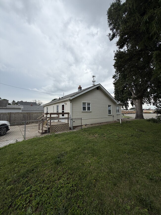 Foto del edificio - 1412 N Harris Ave