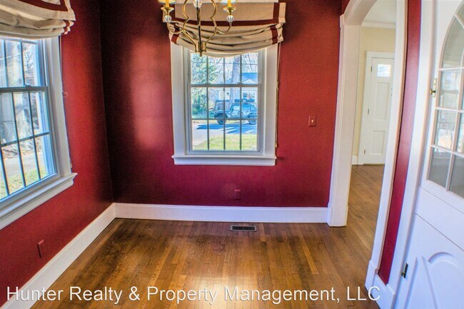 Building Photo - 2 br, 1.5 bath House - 2411 Maplewood Avenue