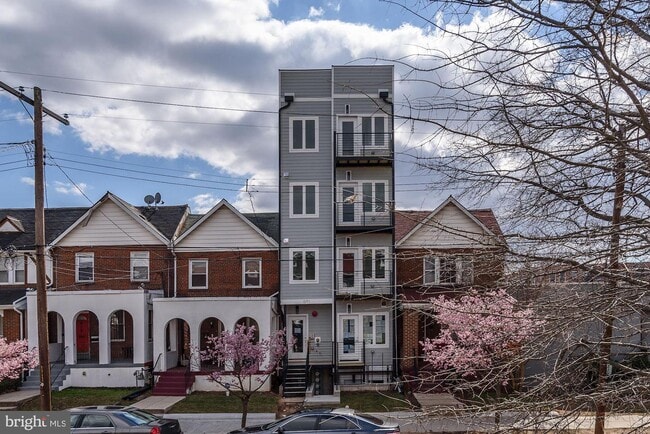 Building Photo - 911 Evarts St NE