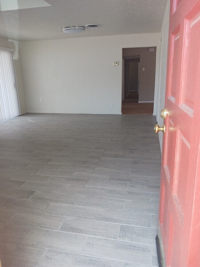 Entrada a la casa - 1230 N Las Posas Ct