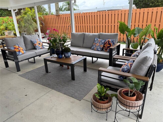 Foto del edificio - 1701 SW 72nd Ct