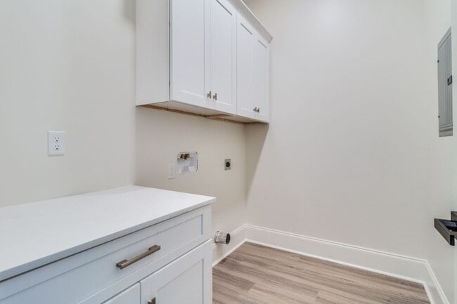 Laundry Room - 310 Edsall Ln