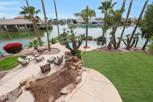 Building Photo - 1833 E Cypress Tree Dr