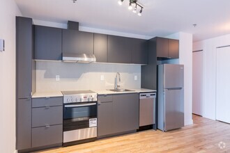 Building Photo - 4350 Av. de l'Hôtel-de-Ville