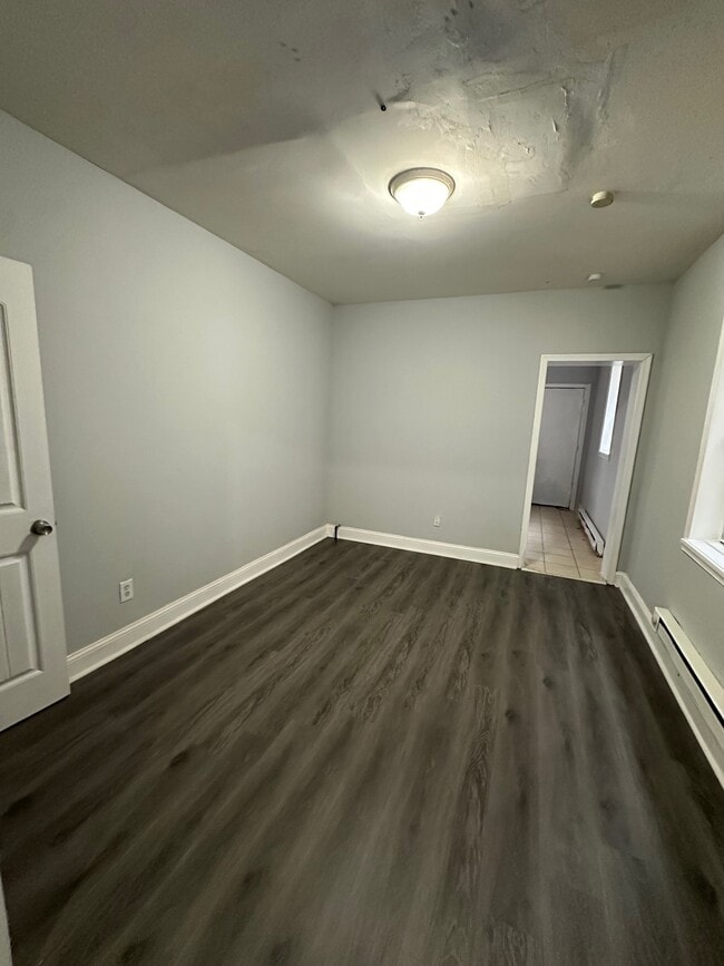 Building Photo - 1948 E Monmouth St