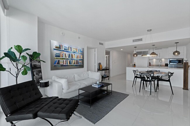 Foto del edificio - 475 Brickell Ave