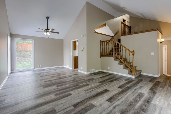 Building Photo - Spacious & Bright 3-Bedroom in Prime Milla...