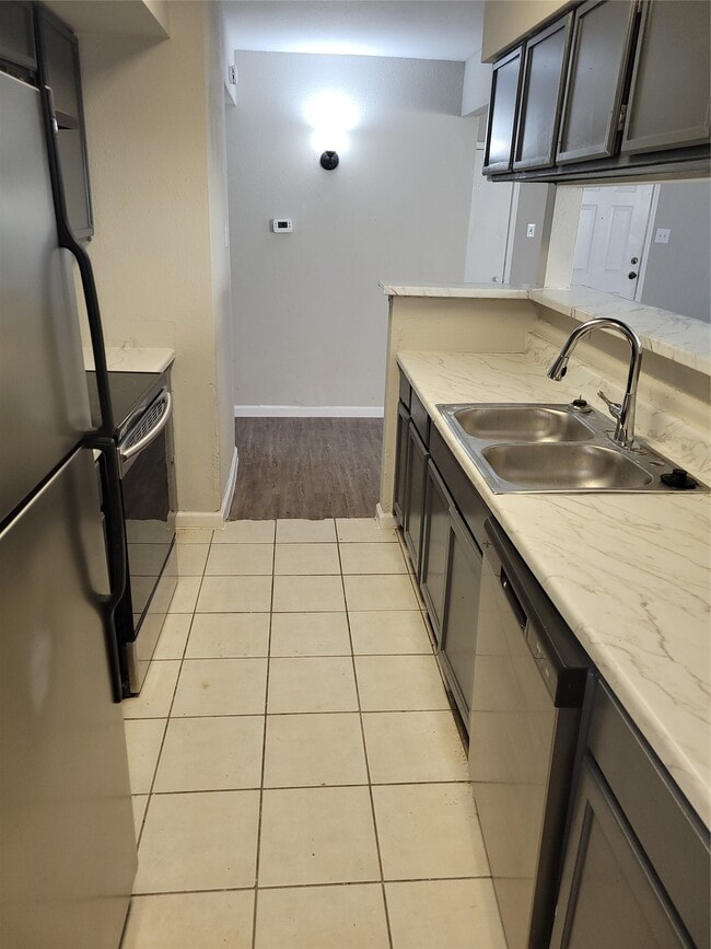 Foto del edificio - 7200 W T C Jester Blvd