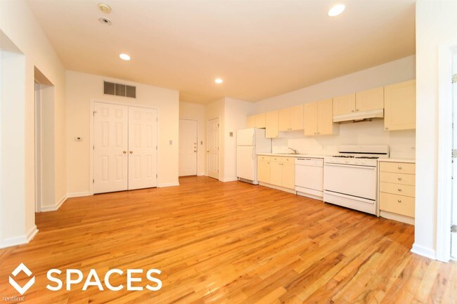 Building Photo - 917 W Dakin St