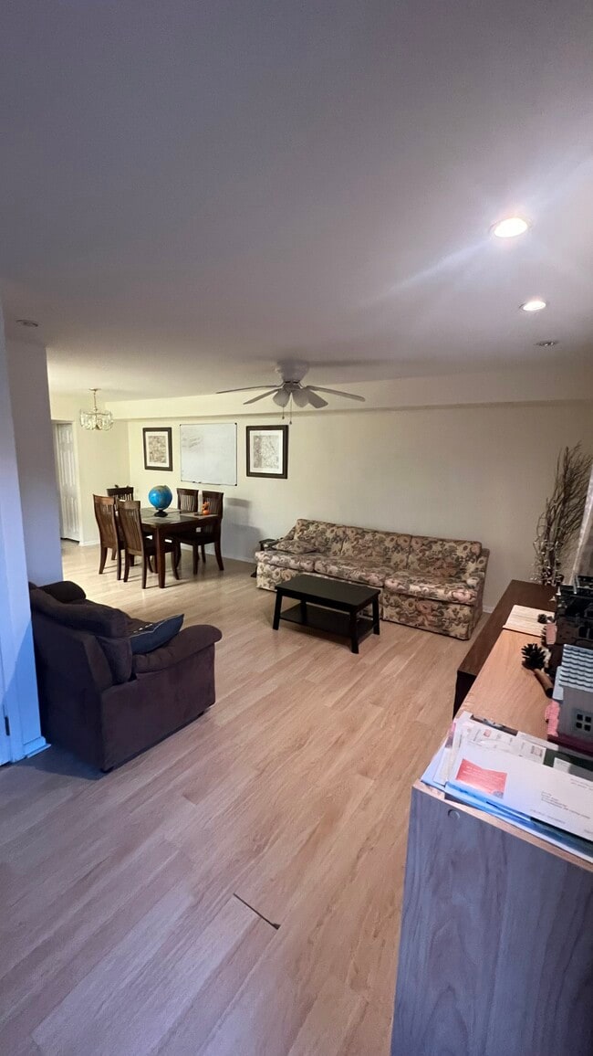 Foto del edificio - 2300 Strahle St