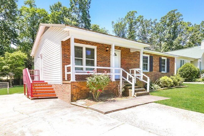 Building Photo - 15 Periwinkle Court, Greensboro, NC 27407