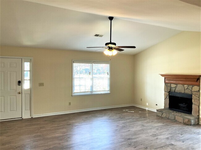 Building Photo - 3100 Woodcrest Way