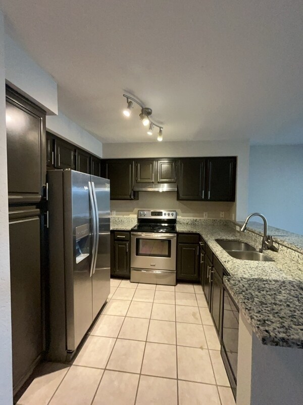 Foto del edificio - 13905 Fairway Island Dr