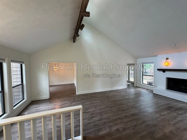 Building Photo - 4818 Highpoint Dr NE