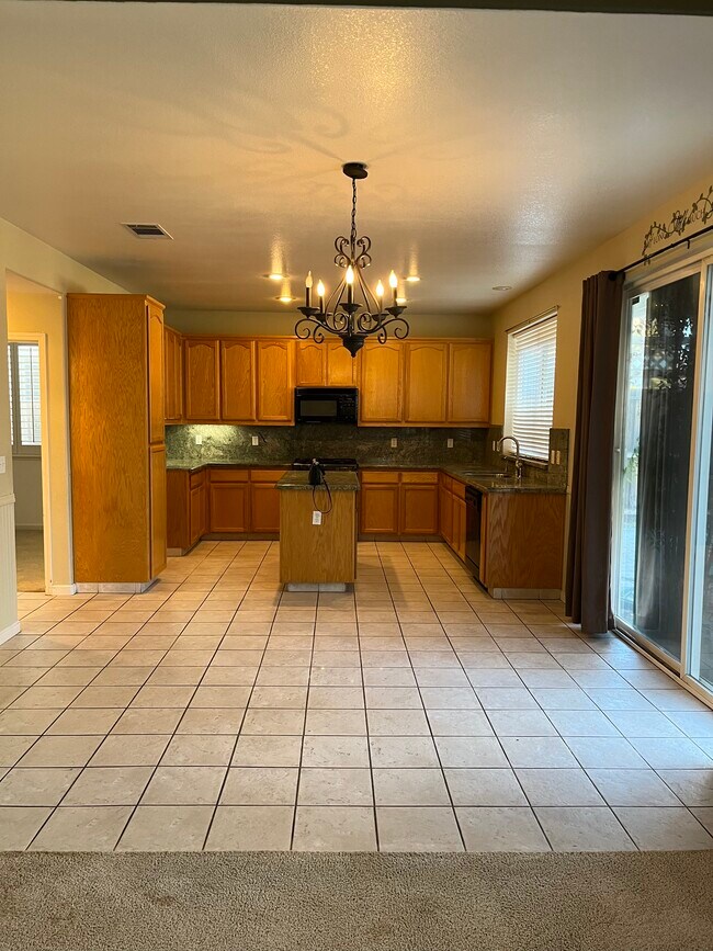 Cocina y comedor - 1868 Abby Pl