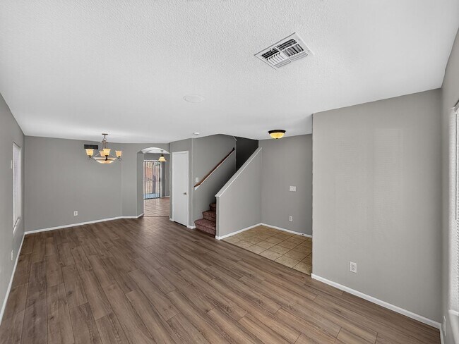 Building Photo - 850 E Beargrass Pl