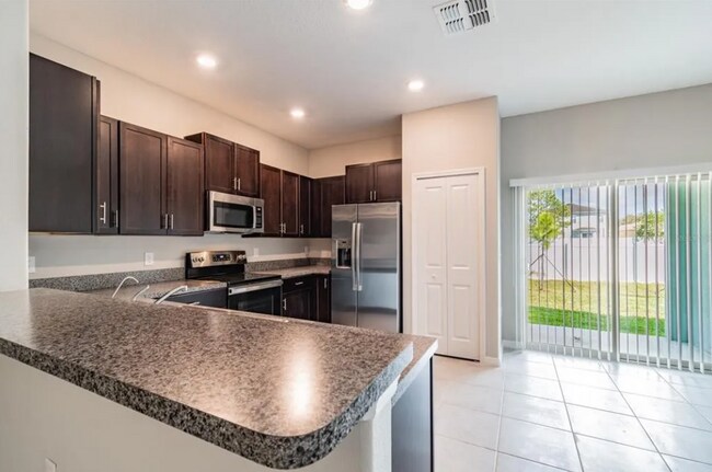 Foto del edificio - Modern 3BR/2.5BA Townhome with Pool Access & Deposit-Free Living!