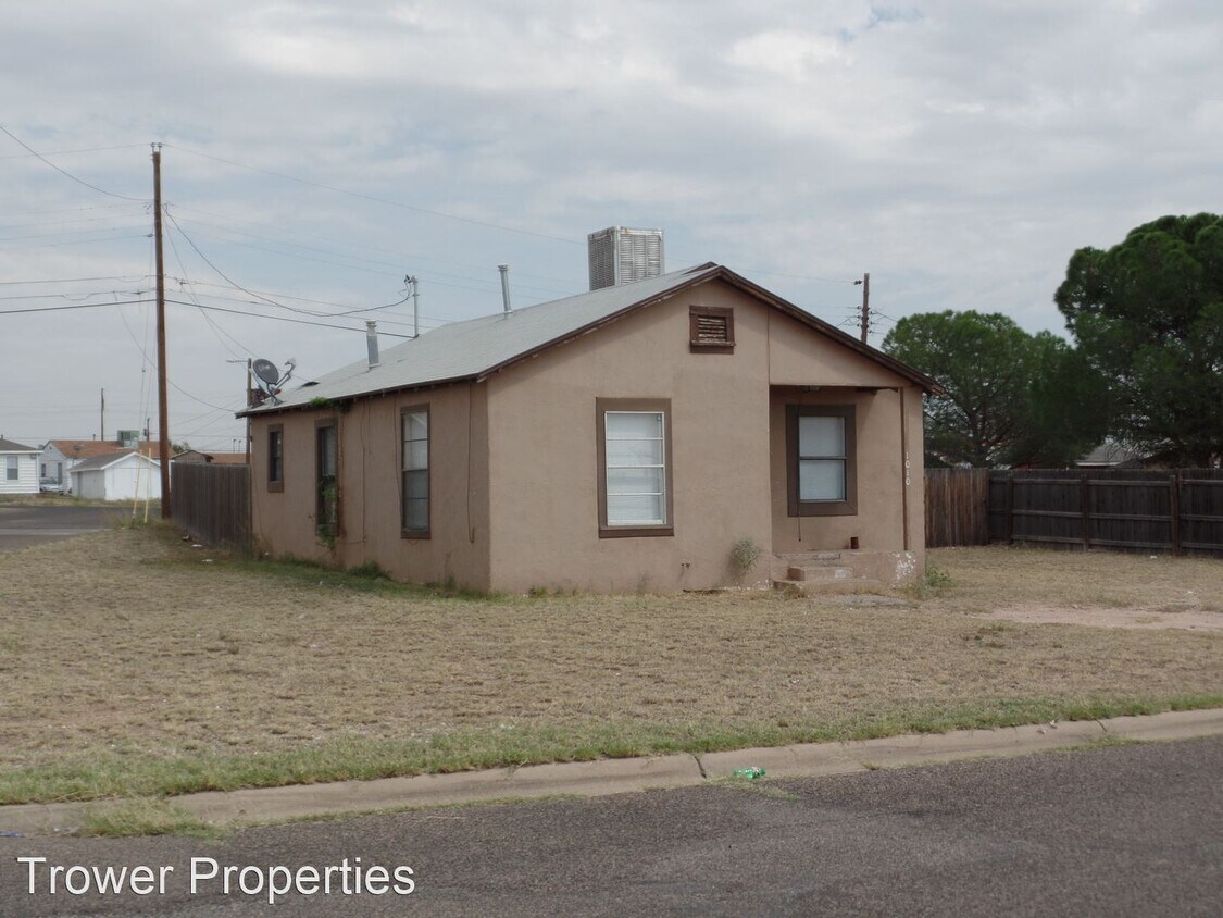2 br, 1 bath House 1010 Center House for Rent in Odessa, TX