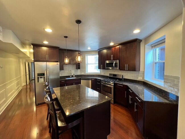 Foto del edificio - 2420 N Springfield Ave