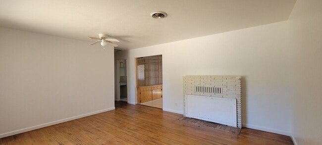 Foto del edificio - Great Eastside Location Across The Street From Shasta Meadows School