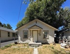 Building Photo - 1826 Summers Ln
