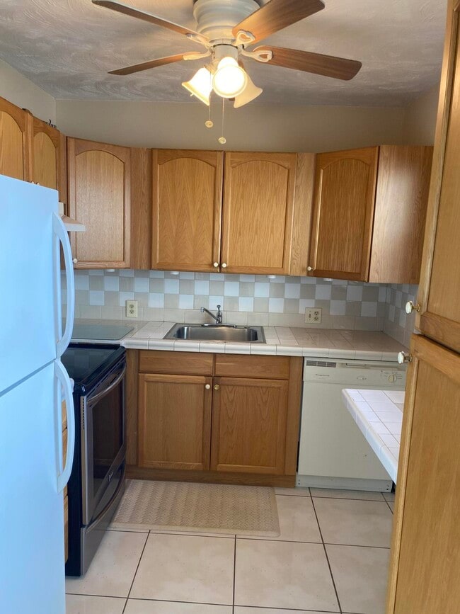 Building Photo - 528 Mansfield M