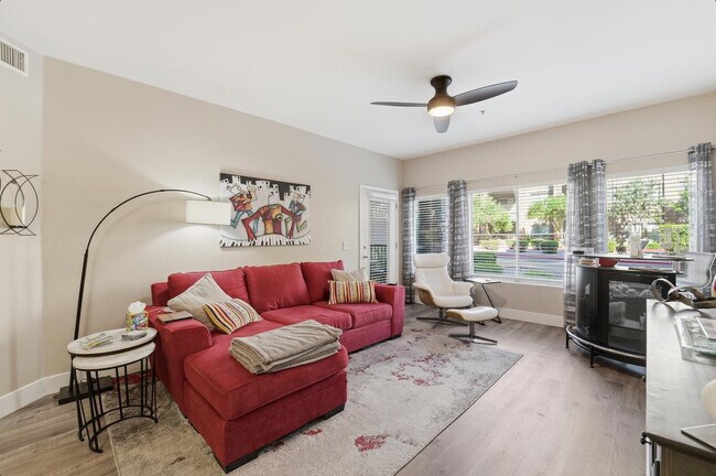 Foto del edificio - 5450 E Deer Valley Dr