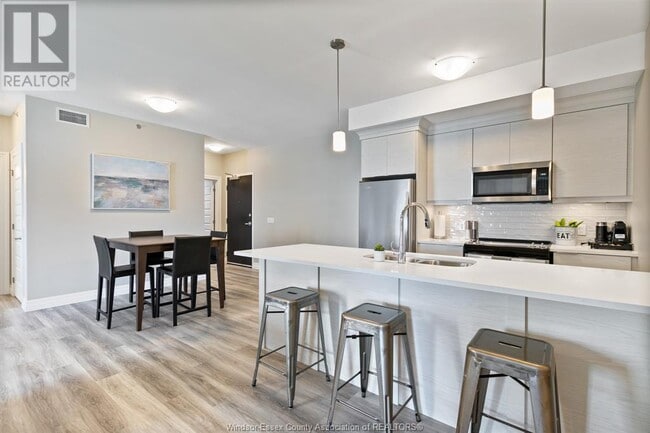 Building Photo - 728 Brownstone Dr