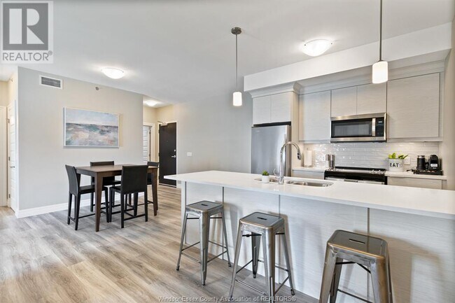 Photo du bâtiment - 728 Brownstone Dr