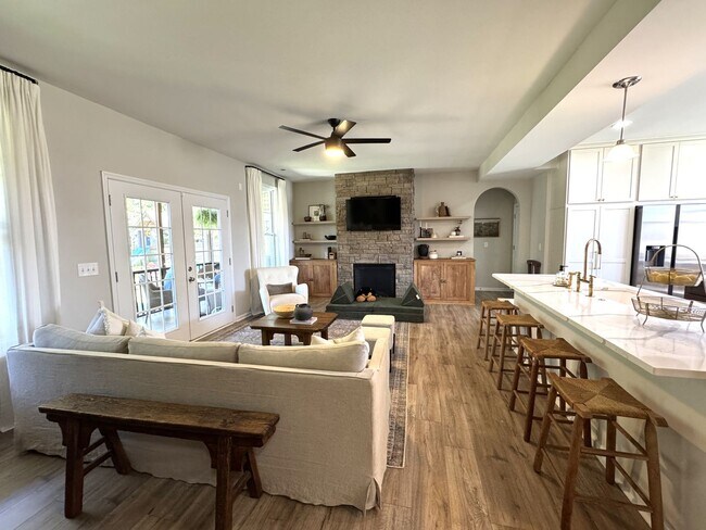 Building Photo - Magazine Worthy Home!