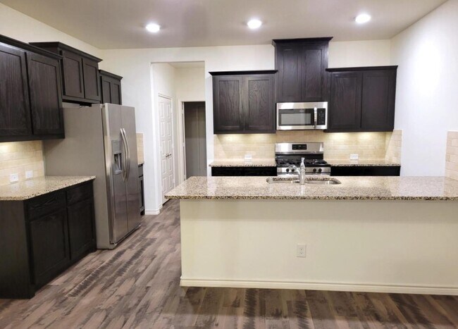 Eat-in kitchen area - 2165 Miramar Dr
